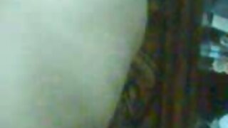 ಮುಲಾಟ್ಟೊ ಹಾಟ್ ಬೂಟಿಲಿಶಿಯಸ್ ಬೇಬ್ ತನ್ನ ಹಾಸಿಗೆಯಲ್ಲಿ ಬೃಹತ್ ಕೋಳಿ ಸವಾರಿ