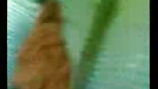 ಬೇರ್ ಬೋನ್ಡ್ ಹದಿಹರೆಯದ ಕ್ರಿಸ್ಟಲ್ ಸ್ಟೀಲ್ ಕೋಳಿಯನ್ನು ನುಂಗುತ್ತದೆ